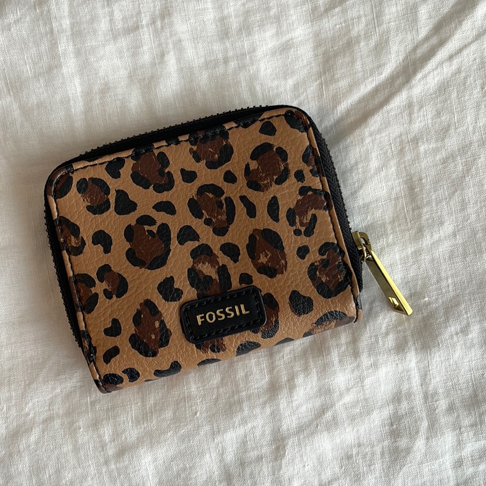 Fossil- Small leopard wallet